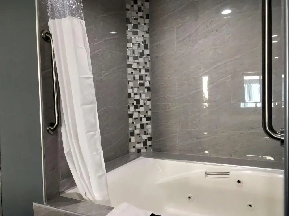 Laguna Inn and Suites 10