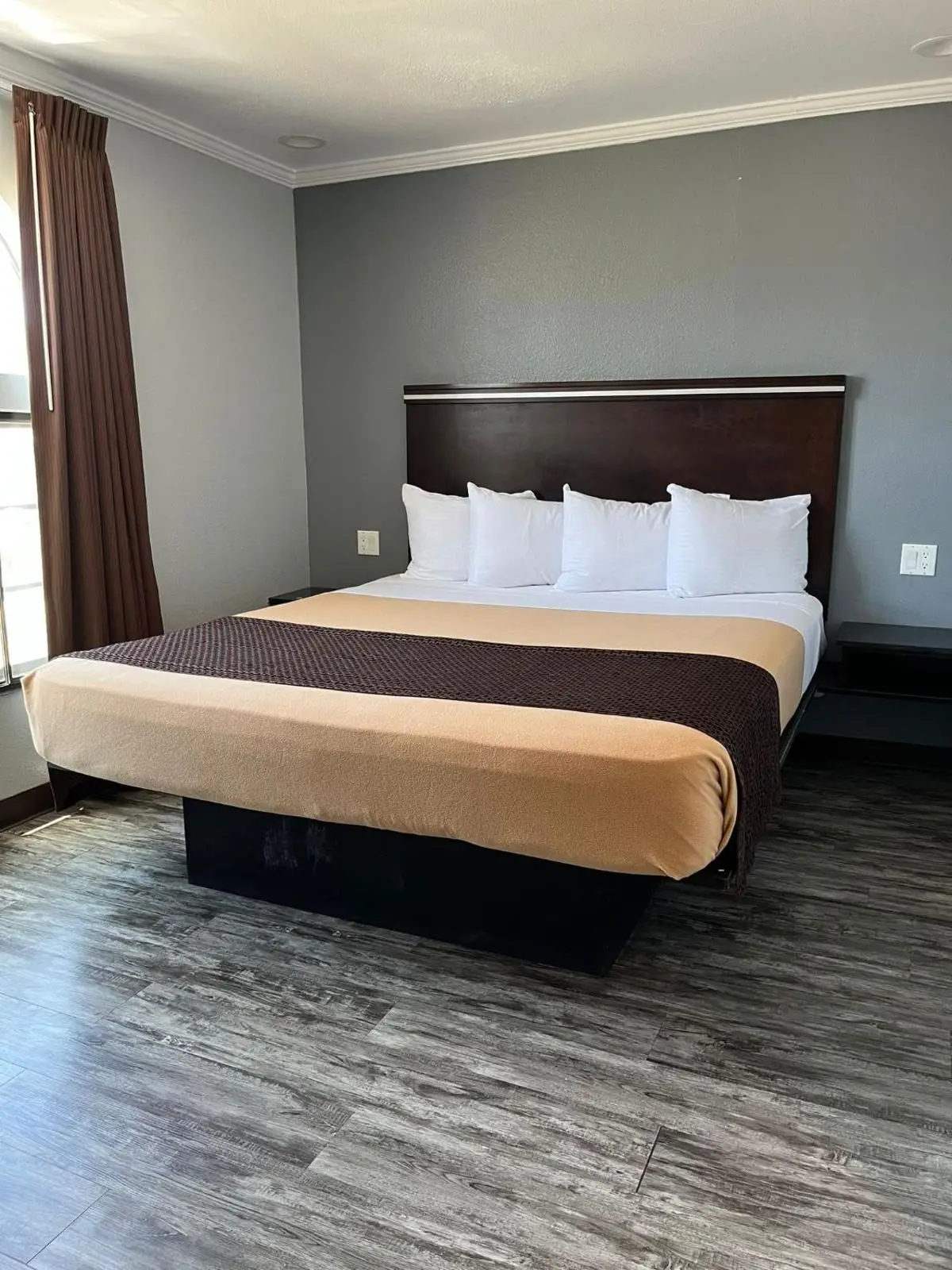 Laguna Inn and Suites 4