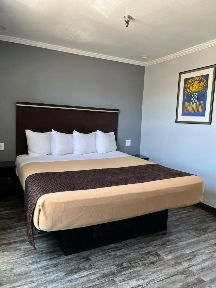 Laguna Inn and Suites 5